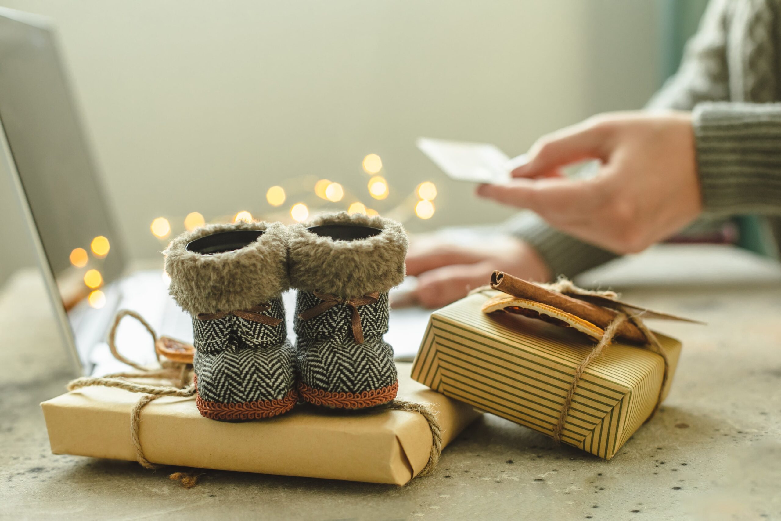 Adobe Projects a 2.5% Increase in Online Sales for the 2022 Holiday Season